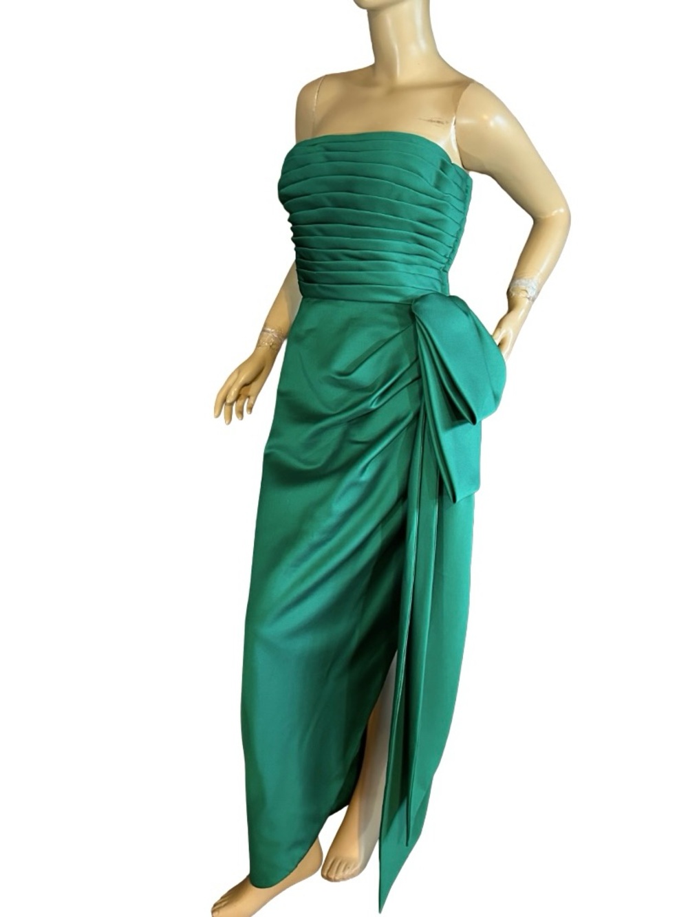 VINTAGE 1980'S JEWEL TONE GREEN VICTOR COSTA STRAPLESS SATIN FORMAL DRESS (6)